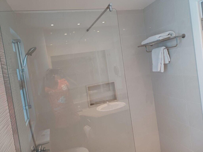Bathroom 4, Mirador Hotel, Manama
