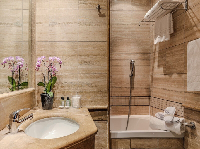 Bathroom 5, Hotel Diplomatic, Rome