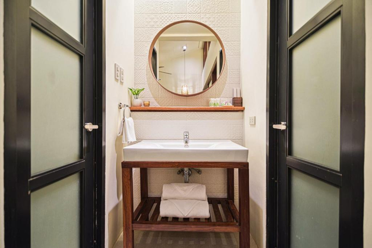 Bathroom 4, The Strand Boutique Resort, Malay