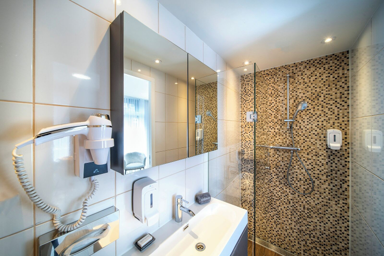 Bathroom 4, Hotel Jupiter, Amsterdam