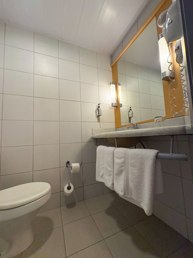 Bathroom 5, ibis Larco Miraflores, Lima