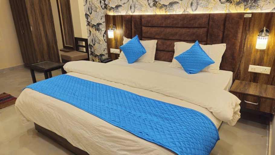 Room 2, Hotel Cherry Blossom, Varanasi