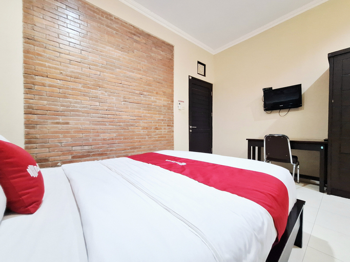 Bedroom 2, RedDoorz near UGM Kaliurang Yogyakarta, Sleman