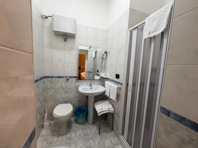 Bathroom 3, Hotel San Marco, Sassari