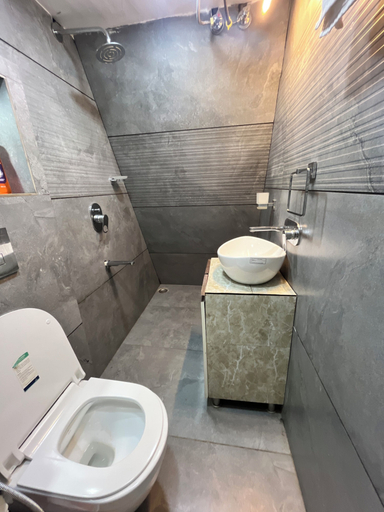 Bathroom 3, Lawn Side Manor By Wedding Coaster, Dehradun