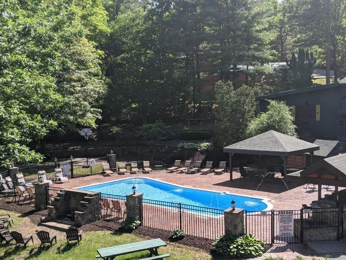 Pool, Adirondack Diamont Point Lodge, Warren