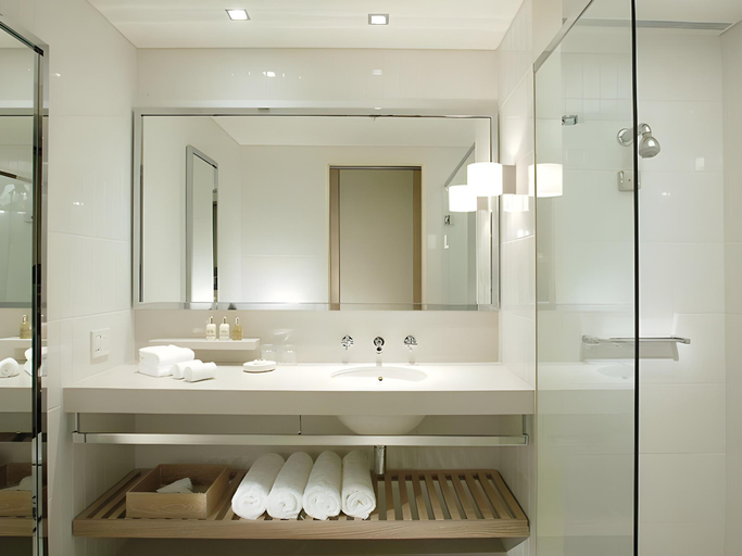 Bathroom 5, Crown Promenade Melbourne, Melbourne