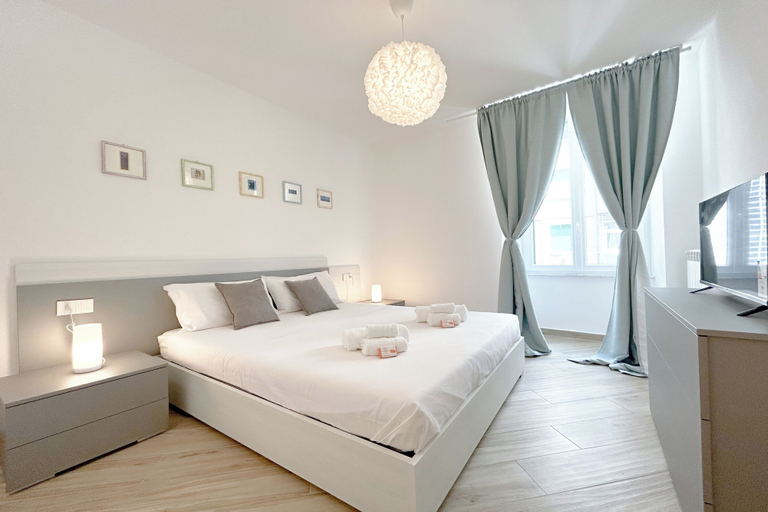 Room 4, Quarda, Apartment in Savona Old Town - Happy Rentals, Savona