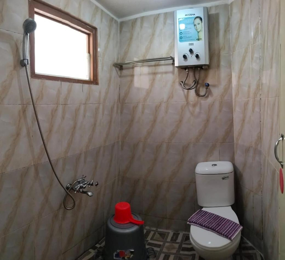 Bathroom 3, Hotel Nur Cahaya Syariah, Probolinggo
