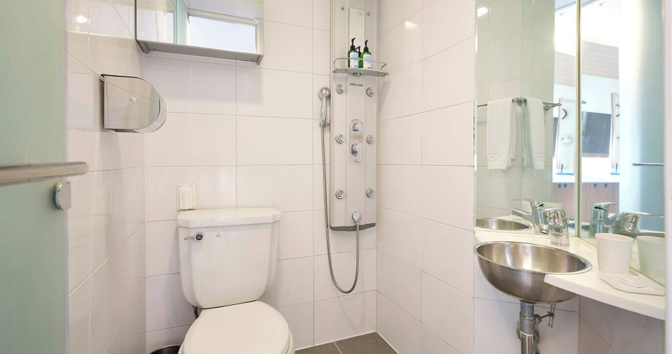Bathroom 5, Uljiro Co-Op Residence, Jung