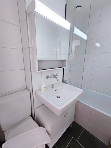 Bathroom 3, Delta Apartments - Bertastrasse - Self check-in, Zürich