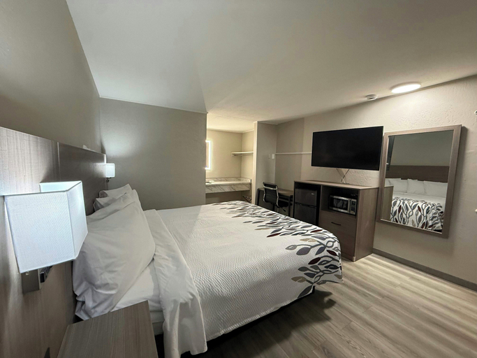 Room 5, Red Roof Reno, Washoe