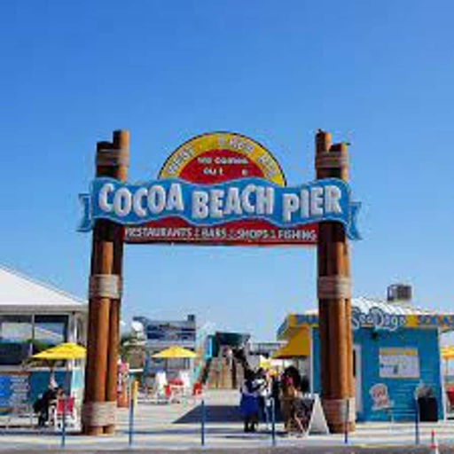 Room 3, Loft Getaway Near Port Beach -unit 203, Brevard