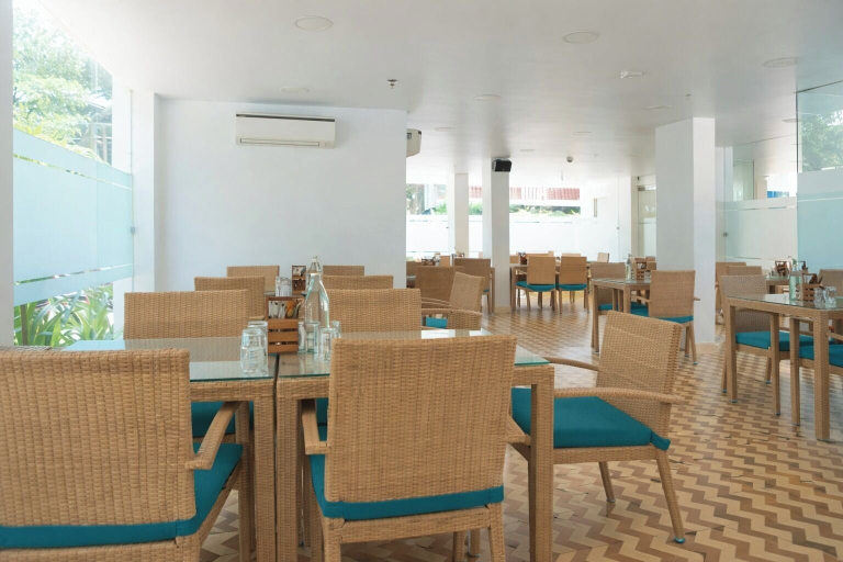 Dining, Hotel Vilmaris Breeze, North Goa
