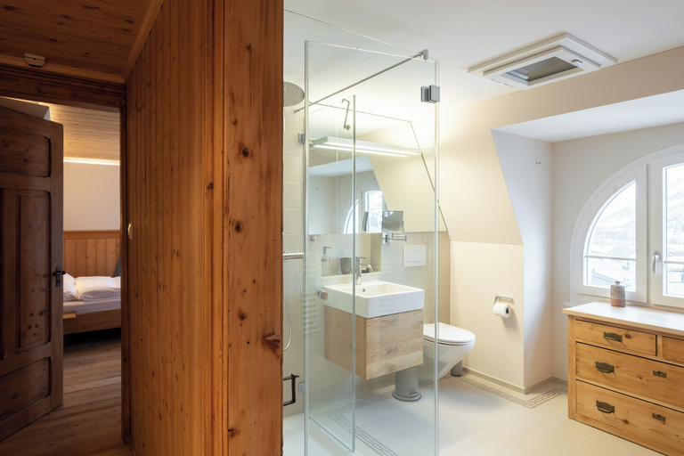 Bathroom, Hotel Post, Uri