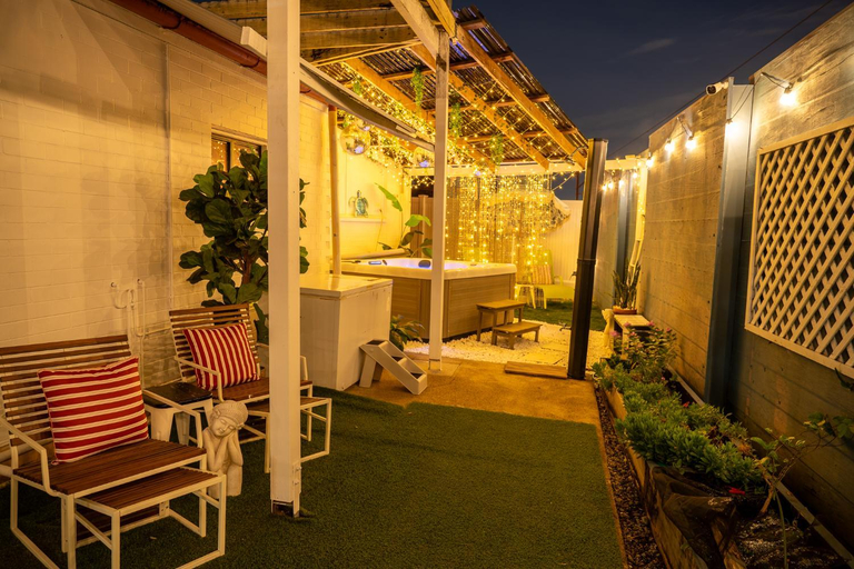 Others 4, Hot Tub, Ice Bath, Gym, Sauna, Pool Table Coorparoo Haven, Coorparoo