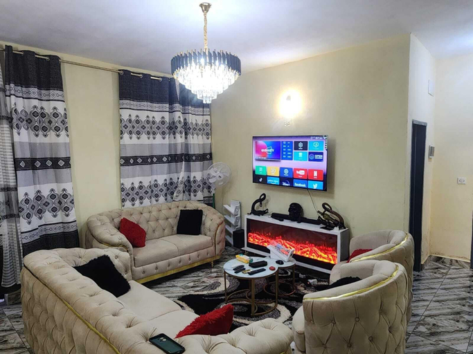 Living area 2, khalifa luxury guest house mbalgong, Mefou et Akono