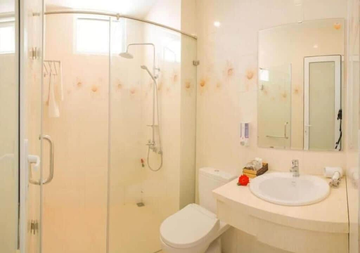 Bathroom 3, Greengarden hotel, Da Nang