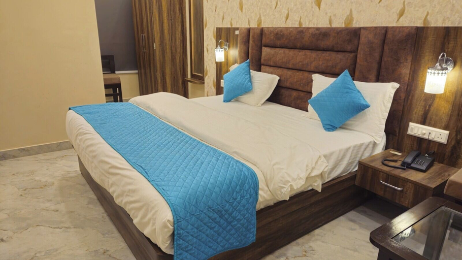 Room 5, Hotel Cherry Blossom, Varanasi