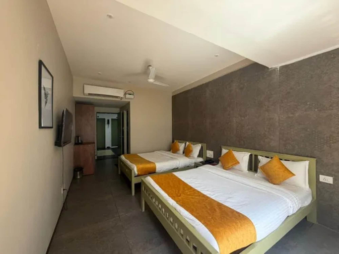 Room 4, Fabhotel Vibes Inn, North Goa