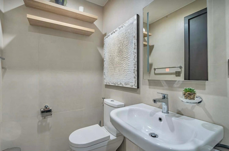 Bathroom 5, Aeon Towers Davao Condotel near Abreeza Ayala Mall, Davao City