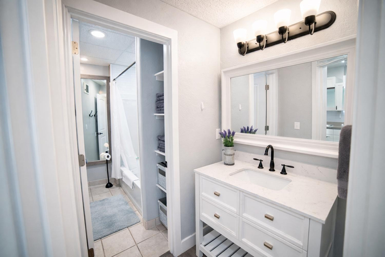 Bathroom 3, Aunt Beans Guest Suite, Kane