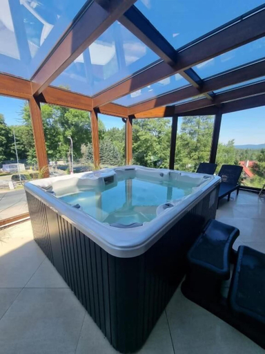 Outdoor spa tub, Karpacki&SPA z Restauracją, Jelenia Góra