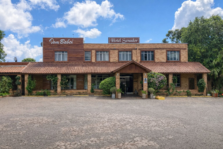 Exterior & Views