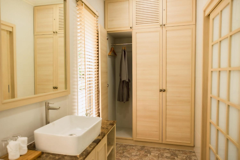 Bathroom 4, Sanpudard Health and Wellness Club, Ban Pho