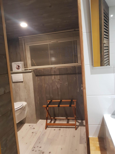 Bathroom 3, Le Riolet, Puy-de-Dôme