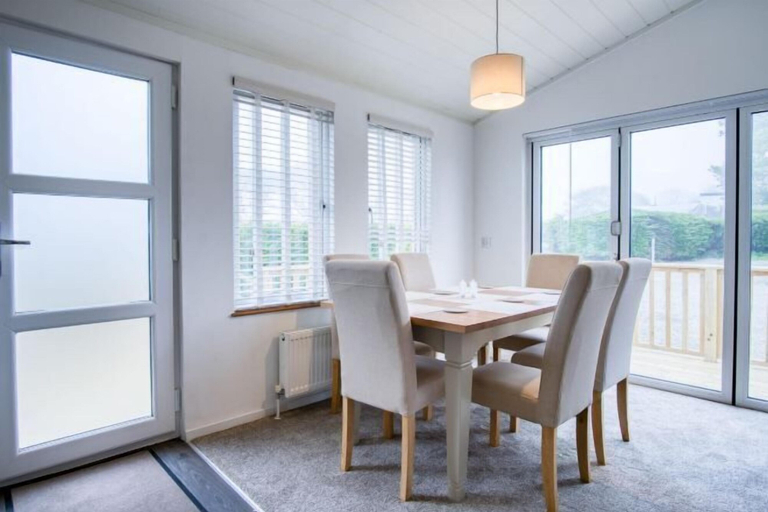 Room 2, Oakland Lodge - 2 Bedroom Lodge - Wisemans Bridge, Pembrokeshire
