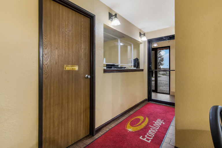 Public Area 2, Econo Lodge Inn & Suites Yankton, Yankton