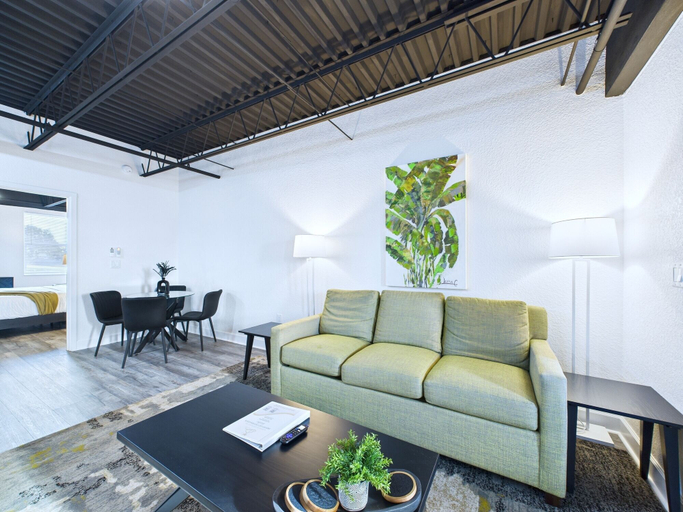 Room 4, Bright Modern Loft by Port Beaches -unit 206, Brevard