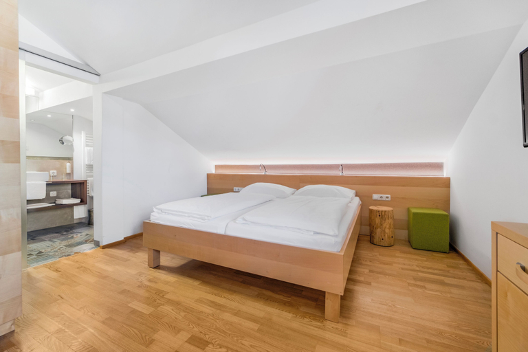 Bedroom 2, Das Grüne Hotel zur Post, Salzburg