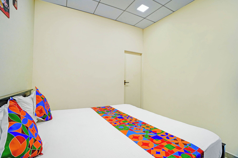 Room 3, Via Yazhini Hospitality Services, Chennai