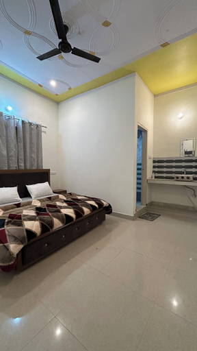 Room 5, Shri Ganapati Hotel BY S4S, Rudraprayag