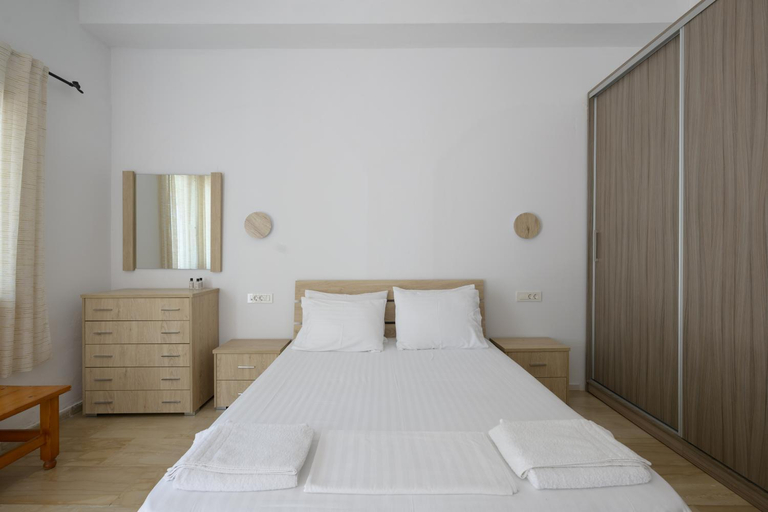Bedroom 4, Milto's Studios, Epirus