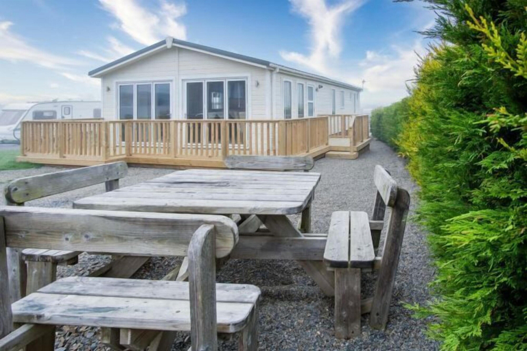 Room 4, Oakland Lodge - 2 Bedroom Lodge - Wisemans Bridge, Pembrokeshire