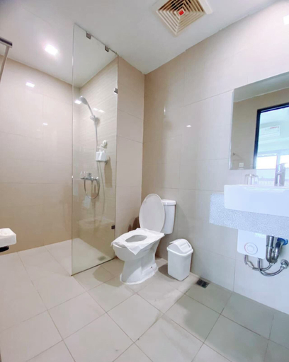 Bathroom 2, 3BR with Balcony&Bayview Okada Aiports, Parañaque