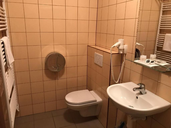 Bathroom 4, Hotel Aréna, Zlín