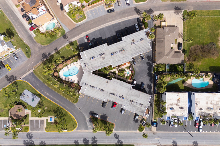 Room 3, Steps From Beach Condo With Pool and Hot Tub, Cameron