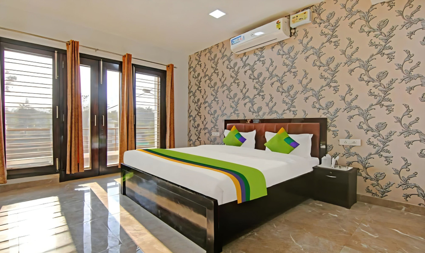 Room 2, Posh Classic, sector 45, millenium city centre, gurugram, Gurgaon