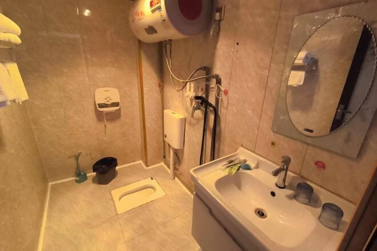 Bathroom 3, Mangkang Chongqing Hotel, Chamdo