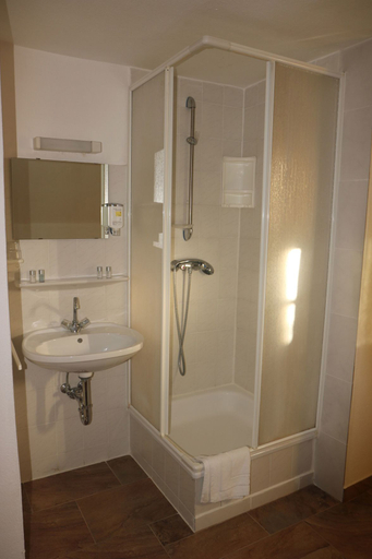 Bathroom 3, Hotel Hemmingen, Region Hannover