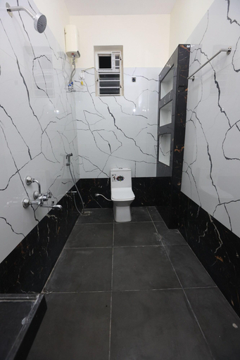 Bathroom 3, MM Beach House, Kancheepuram