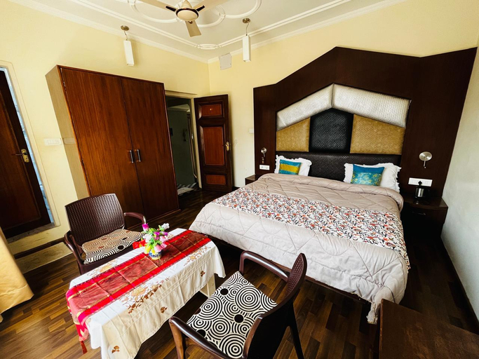 Bedroom 4, Mountain Breeze Inn, Srinagar
