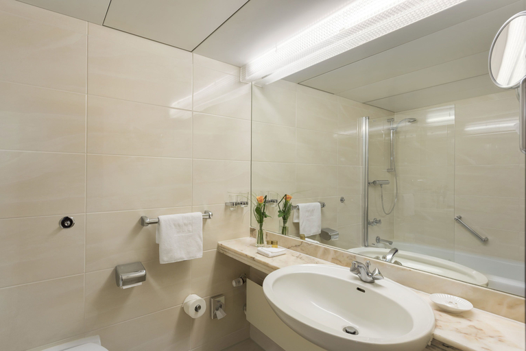 Bathroom 4, Maritim Berghotel Braunlage, Goslar
