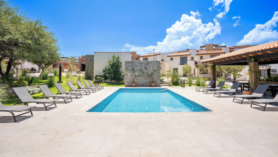 Pool 4, Modern 3BR Pool & Gym in Nueva Escondida, Allende