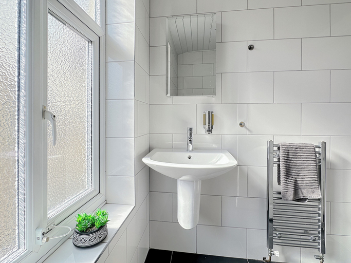 Bathroom 4, Granada Apartments Queen's Promenade, Blackpool