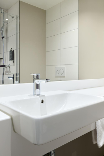 Bathroom 4, Premier Inn Leipzig City Centre, Leipzig